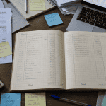 Bureau avec compte comptable abonnement et factures